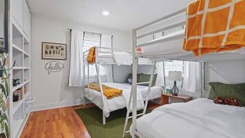 2 bedrooms, desk, iron/ironing board, travel crib