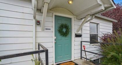 Whitetail Bungalow | Walk to Downtown Nampa | King Bed