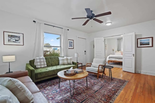 Een smart-tv en een kantoor