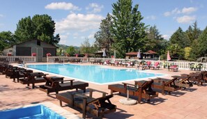 Seasonal outdoor pool - Agriturismo Petrilli (Flumeri)