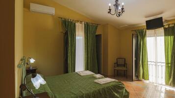 1 bedroom, desk, free WiFi, bed sheets