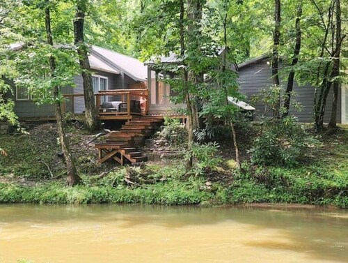 Sunny Creekside Getaway