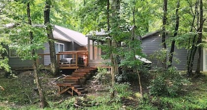 Sunny Creekside Getaway