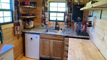 KylskÄp, ugn, spishÀll och kaffe- och tebryggare