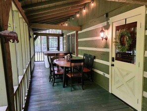 Outdoor dining - Smoky Mtn National Park Cabin (Cosby)