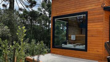 Superior huisje, bubbelbad | Terrein van de accommodatie