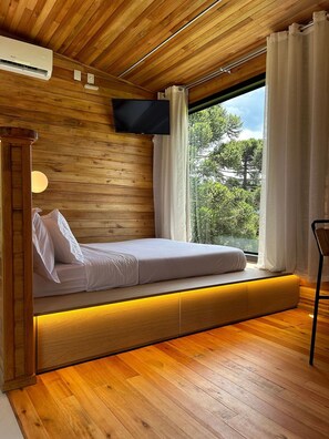 Superior Cabin, Jetted Tub