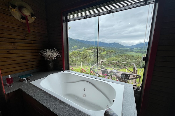 Cabana conforto, banheira de hidromassagem | Banheiro | Banheira e chuveiro separados, banheira de hidromassagem
