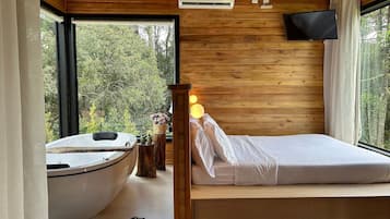 Superior Cabin, Jetted Tub | Individually decorated, individually furnished, desk, free WiFi