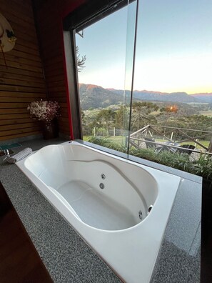 Chalet rustique Confort, baignoire à jets | Intérieur