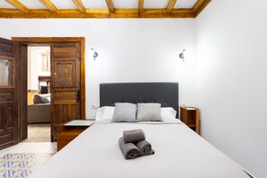 5 bedrooms, free WiFi, bed sheets