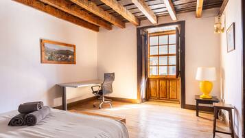 5 makuuhuonetta, ilmainen Wi-Fi, vuodevaatteet