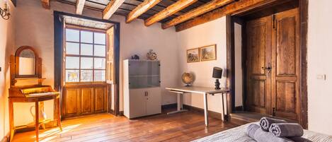 5 habitaciones, wifi gratis y ropa de cama