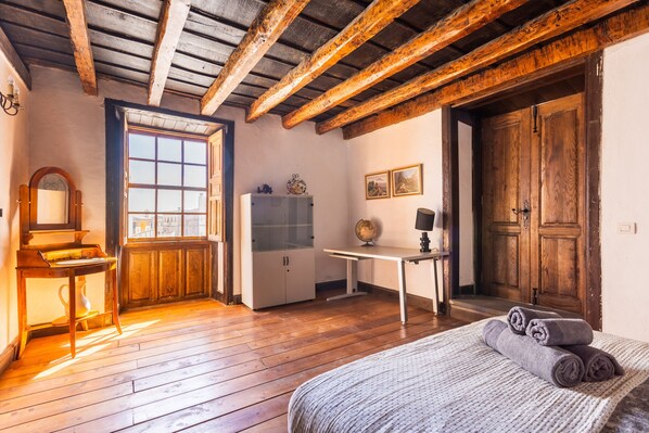 5 bedrooms, free WiFi, bed sheets