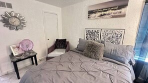 3 bedrooms, iron/ironing board, WiFi, bed sheets