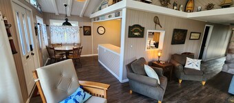 NEW! Royal Bungalow Lake House W/ Lake view & access - Canadian Lakes