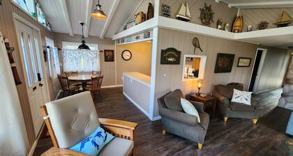 NEW! Royal Bungalow Lake House W/ Lake view & access - Canadian Lakes