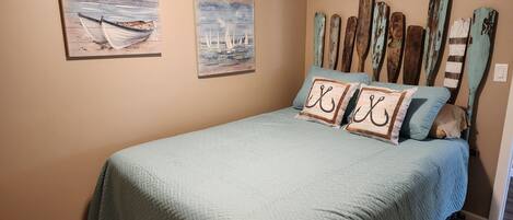 3 bedrooms, desk, iron/ironing board, free WiFi