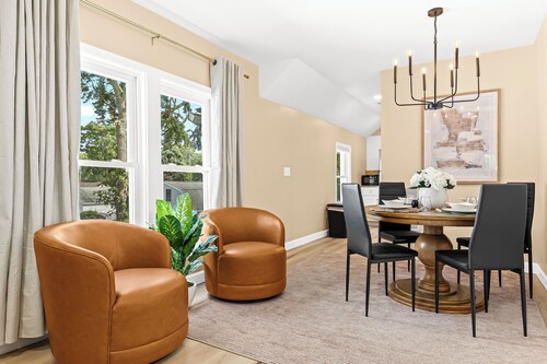 [2BR/1BA] Peaceful Oasis | King Beds | Upper Flat