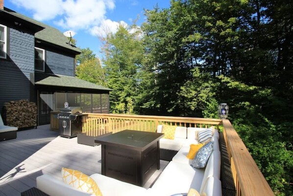 Terrace/patio - Hazelhurst Vacation House (Peterborough)