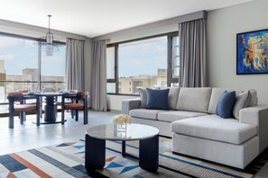 Hypo-allergenic bedding, pillow-top beds, in-room safe - Fraser Suites AL Liwan (Hamala)