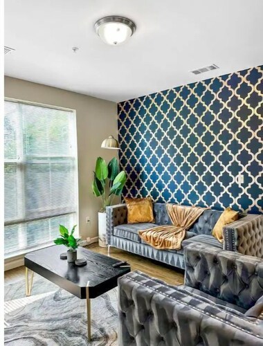 Luxury 2Bd 2Bth, King Beds, Fast Wi-Fi, Pool, Gym