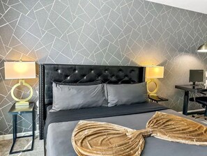 2 bedrooms, iron/ironing board, WiFi, bed sheets - Luxury 2Bd 2Bth, King Beds, Fast Wi-Fi, Pool, Gym (Belmont)