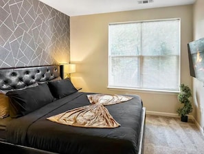 2 quartos, ferros/tábuas de passar roupa, Wi-Fi, roupa de cama
