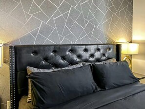 2 habitaciones, tabla de planchar con plancha, wifi y ropa de cama 