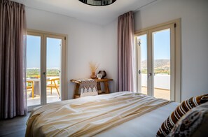 2 bedrooms, individually furnished, blackout drapes, soundproofing - Vouno (Naxos)