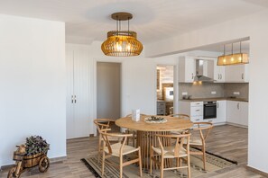 Deluxe-suite - privat pool - havudsigt | Spisning på værelset