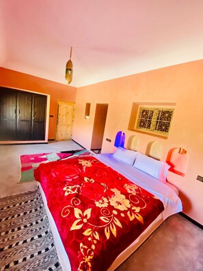 ห้องคอมฟอร์ทดับเบิลสำหรับพักเดี่ยว, 1 ห้องนอน, วิวภูเขา | เตียงเมมโมรีโฟม, ห้องพักตกแต่งอย่างมีเอกลักษณ์, โต๊ะทำงาน