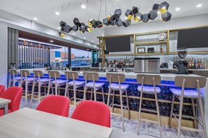 Bar (on property) - Home2 Suites by Hilton Paris (Paris)