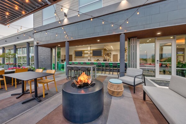 Terrace/patio - Home2 Suites by Hilton Paris (Paris)