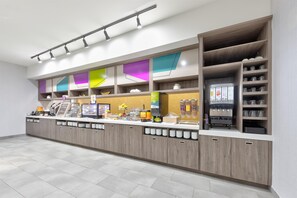 Free daily buffet breakfast  - Home2 Suites by Hilton Paris (Paris)