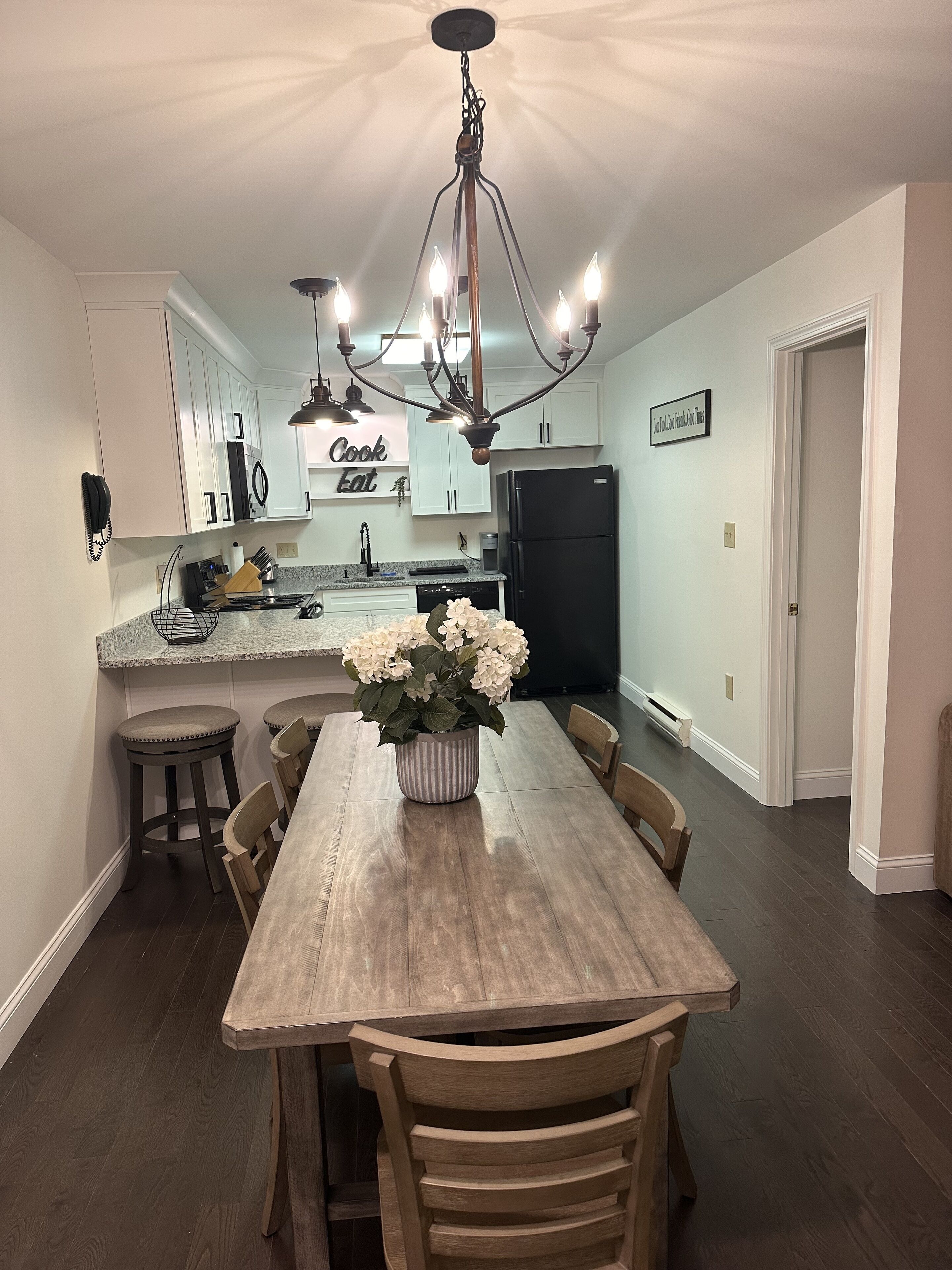 3 Bedroom condo minutes from Loon Mountain on the Kangamangus Highway 