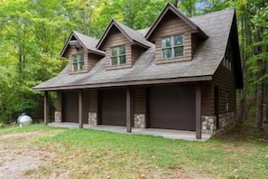 Exterior - Pristine 5-Acre Secluded Black Oak Lake Hideaway (Land O'Lakes)