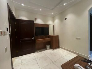 Desk, laptop workspace, free WiFi, bed sheets - OYO 661 Al Tamayoz Al Raqi Al Faisaliyyah (Jeddah)