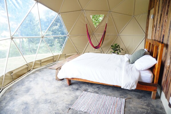 1 bedroom, WiFi, bed sheets - Unplug & unwind in our cozy eco dome. Wake up to breathtaking mountain views. (Jarabacoa)