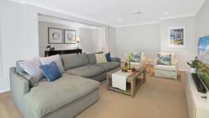 Smart TV - Highlands on Alice – family & pet friendly (Bowral)