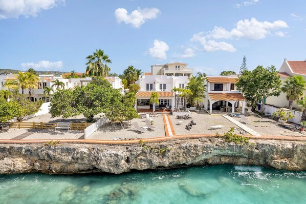 المنشأة من الخارج