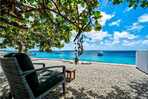 كراسي للتشمس، مناشف للشاطئ