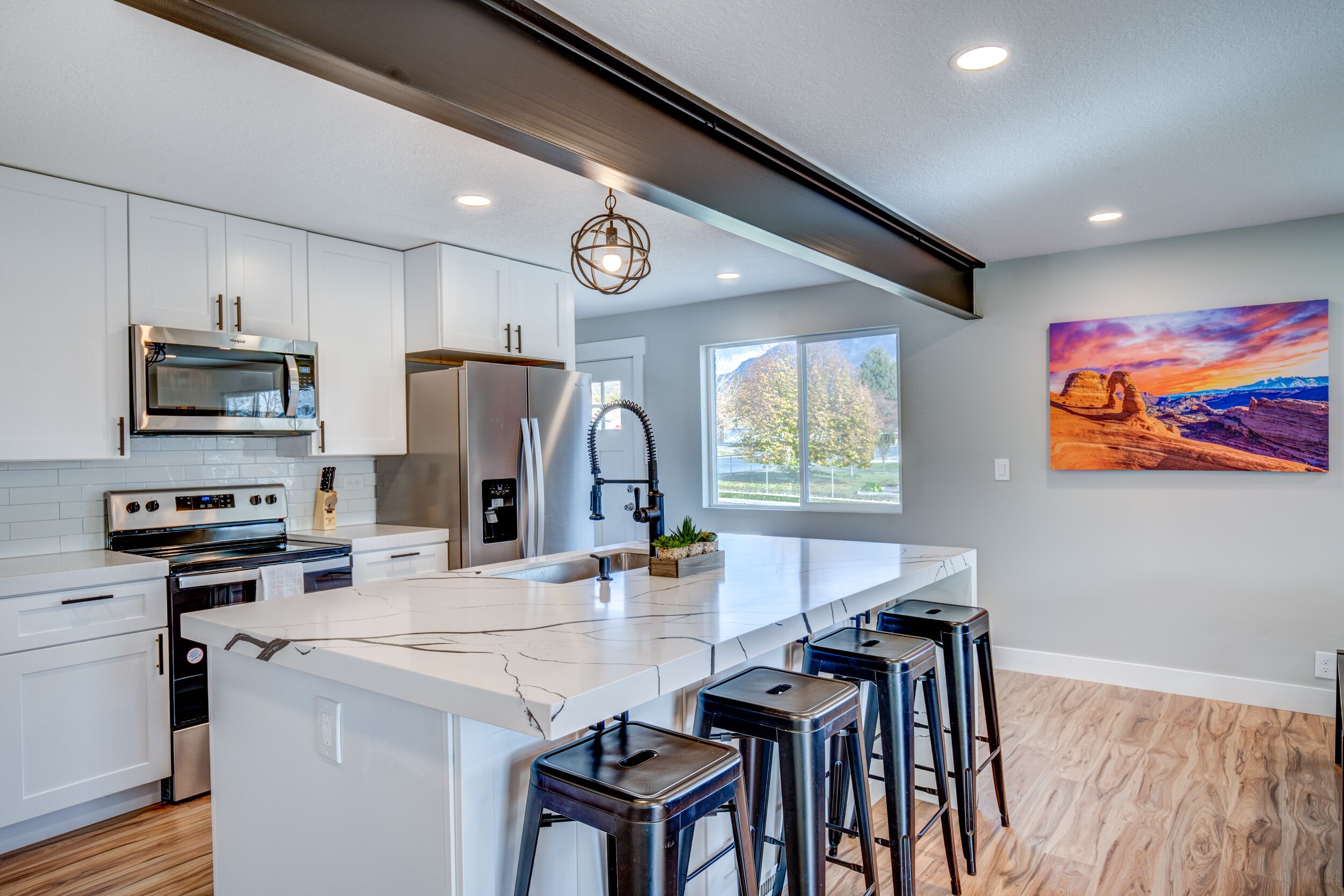 Refrigerador, microondas, horno y parrilla de estufa 