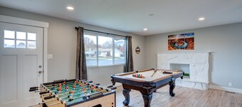 Family Fun | Hot Tub, Game Room, Pickleball – Sleeps 8
