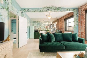 Joon Art Suite 201 | 1 bedroom, free WiFi