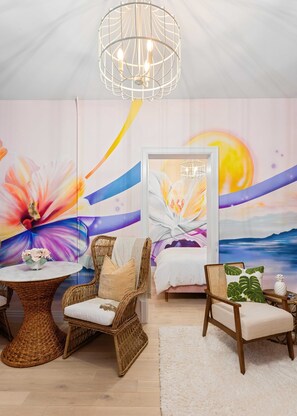 Amanda Wolf Art Suite 210 | Oppholdsområde