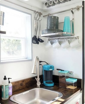 Private kitchen - Music City Tiny House  (Nashville)