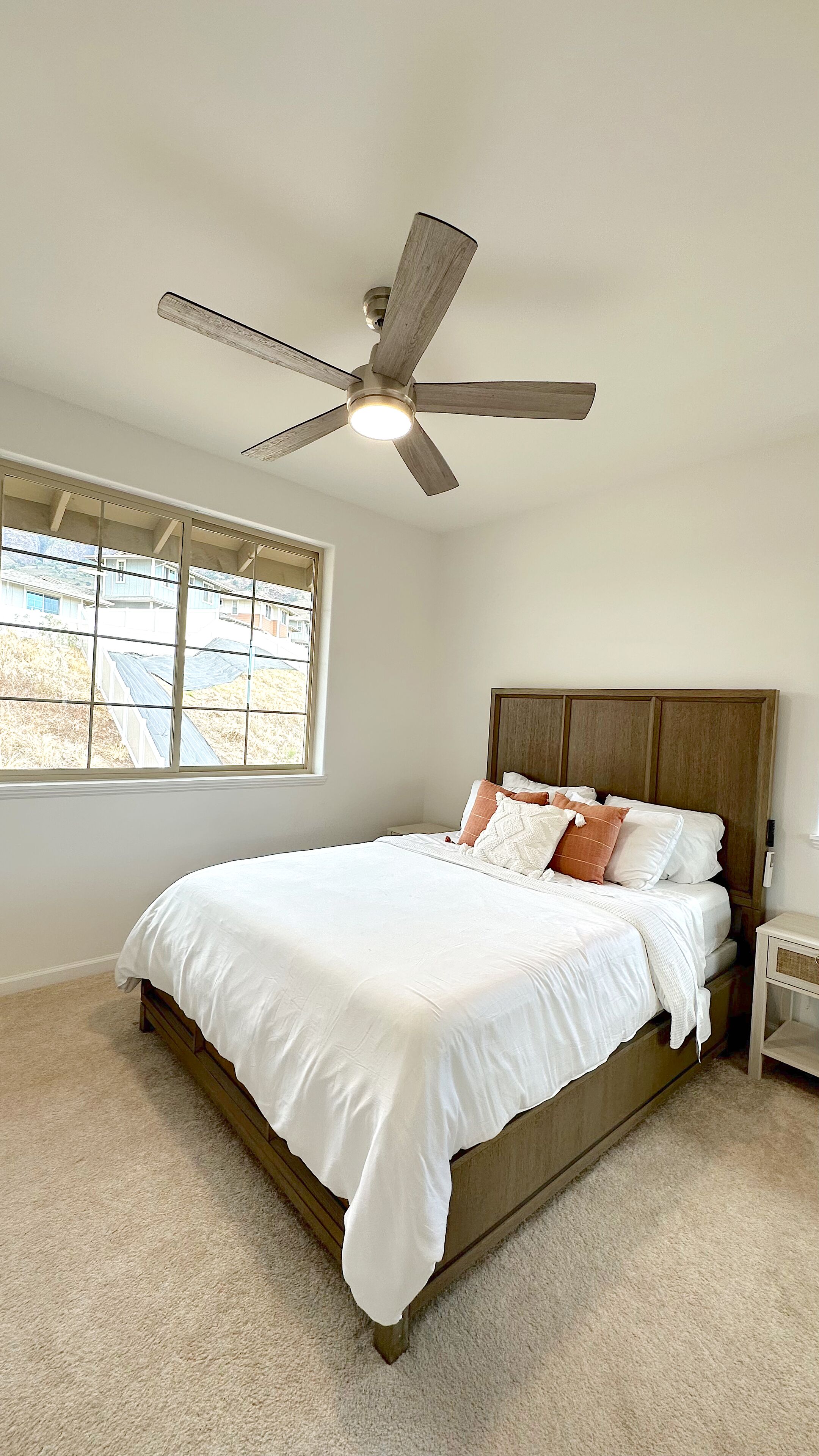 3 bedrooms, desk, iron/ironing board, travel crib