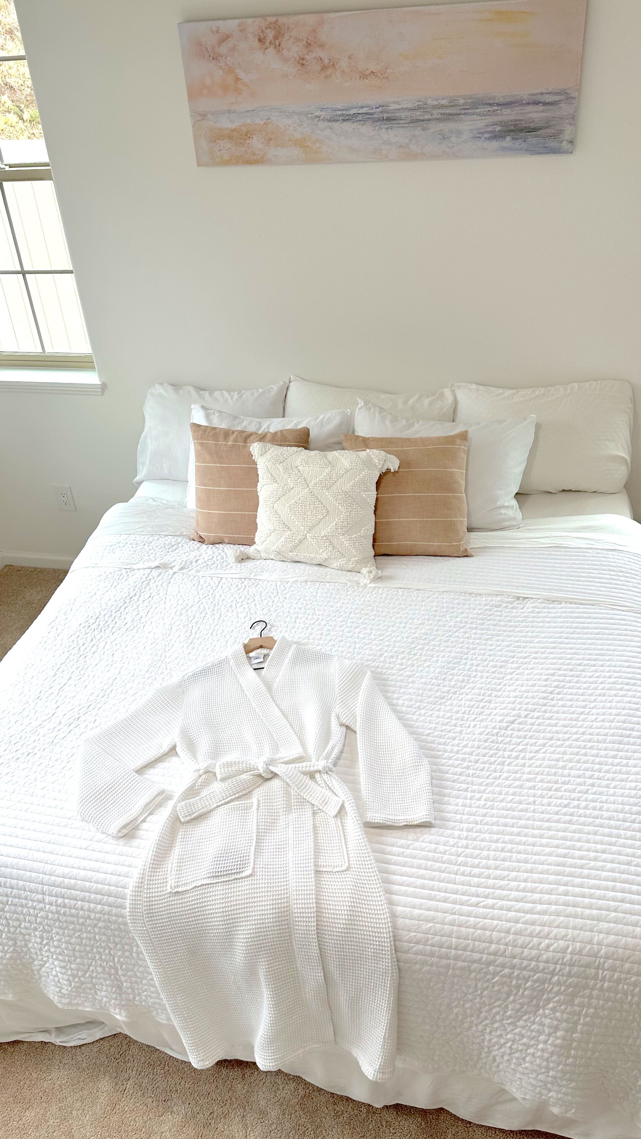 3 bedrooms, desk, iron/ironing board, travel crib