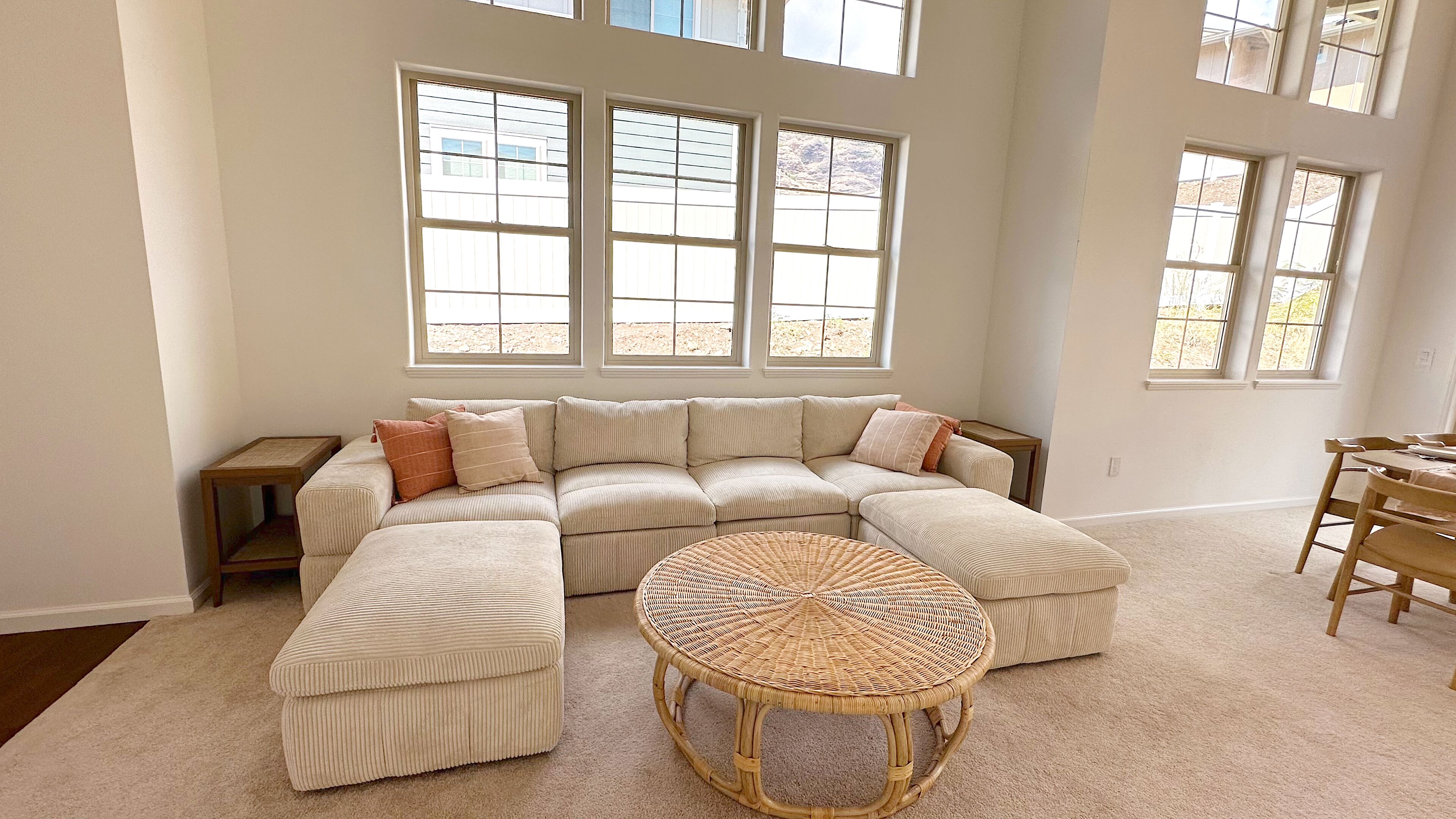 Smart TV, books, stereo